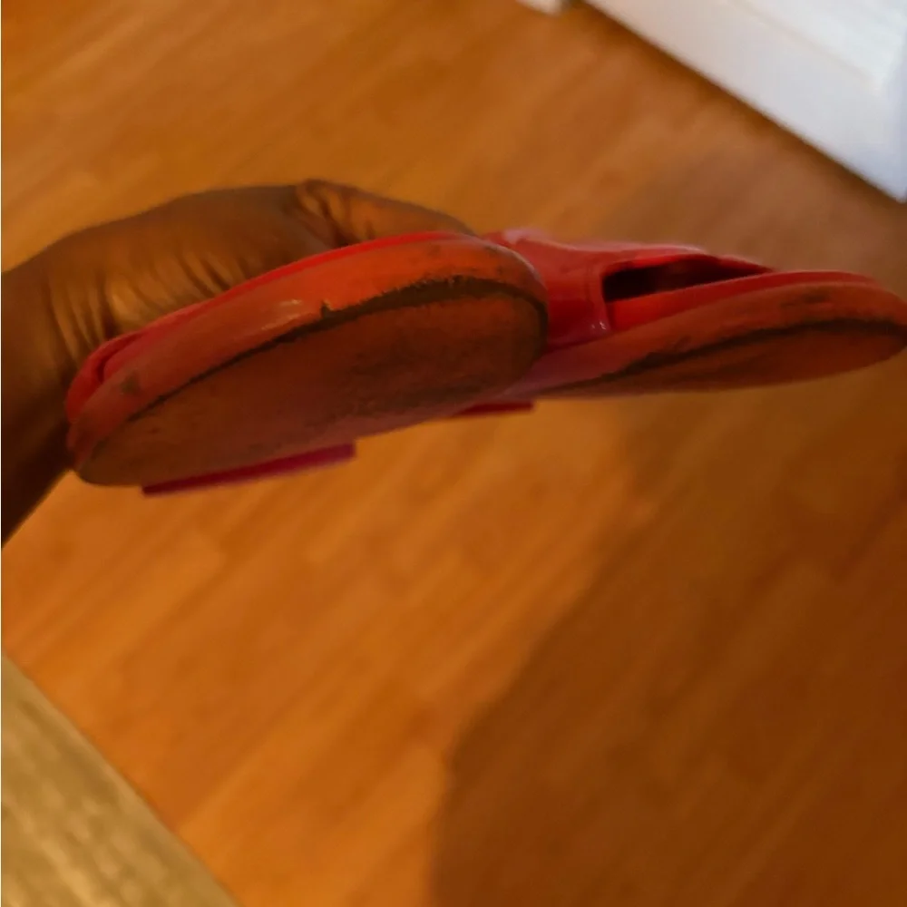 Chanel Red Sandals with Iconic CC Logo - Picture 6 of 9